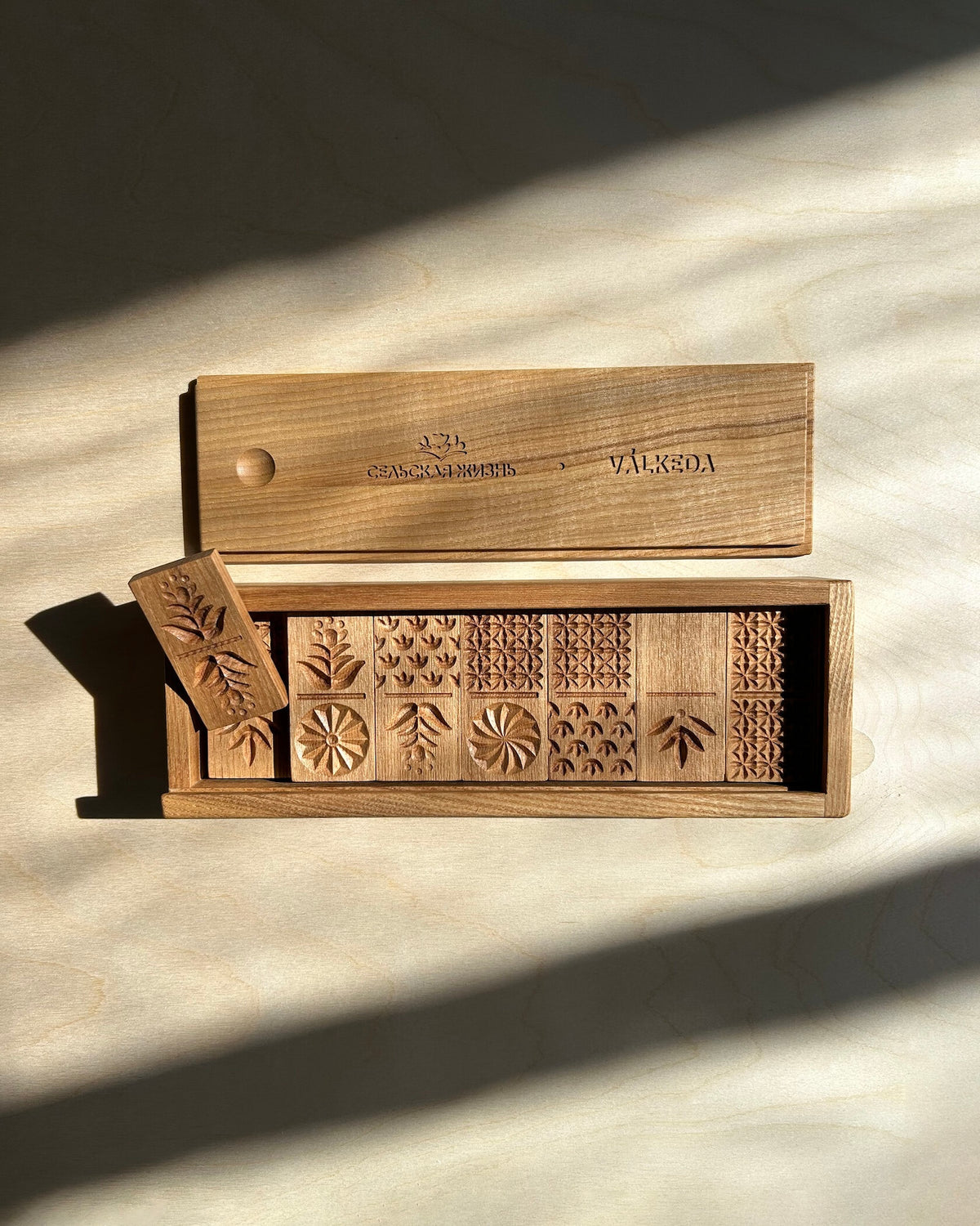 Solid Ash Domino